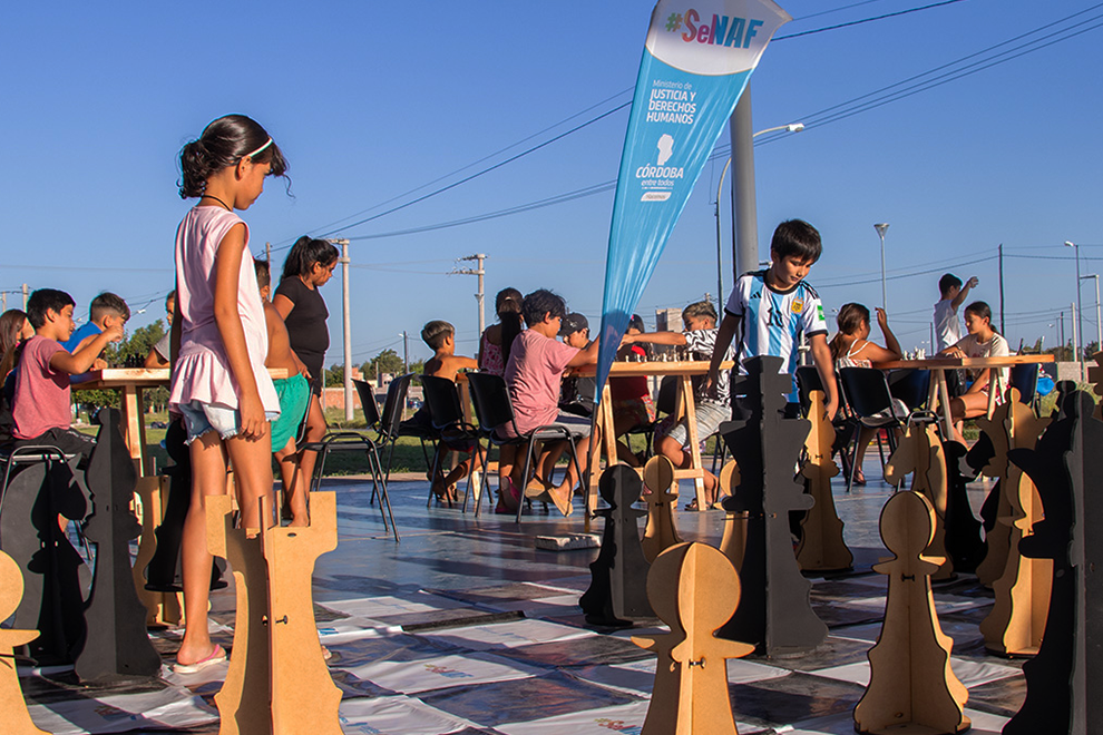 Lee más sobre el artículo Ajedrez y bicicleteadas para el disfrute de niñas, niños y adolescentes