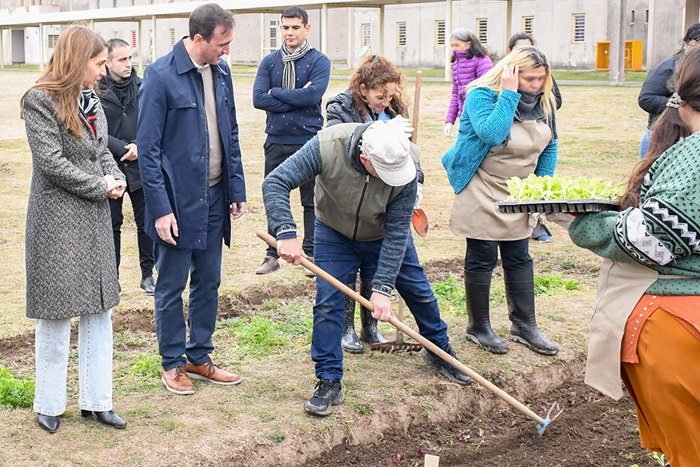 Lee más sobre el artículo Internas del Bouwer se capacitaron en un taller de huerta y vivero